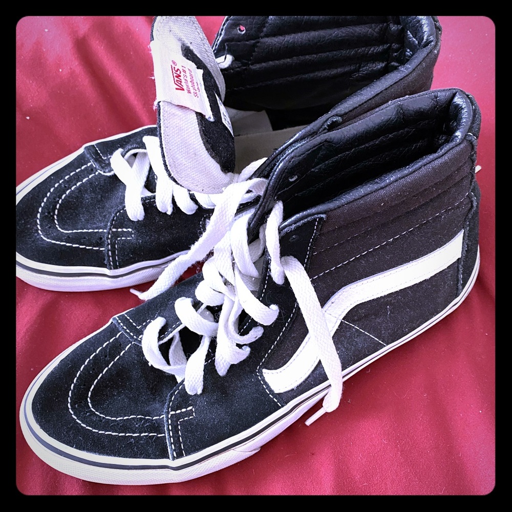 Men’s/Women’s Black and White Vans